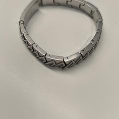 Armband zilverkleurig، كما تم الإبلاغ عنه بواسطة Stad Hasselt عبر iLost