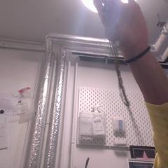 Ketting plaqué or et plastique blanc, zoals gemeld door IKEA Paris - Rivoli met iLost