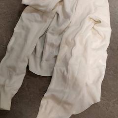 Kleding - Gilet Wit, ha sido reportado por Centraal magazijn con iLost