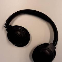 Koptelefoon // headphones JBL, rapporterat av Vrije Universiteit Brussel (VUB) med iLost