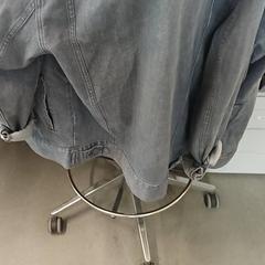 Chaqueta denim grijs spijkerjasje, segundo informou Heidelberglaan 15 usando iLost