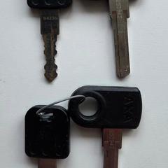 2 set Fietssleutels, Merk AXA, gerapporteerd met iLost
