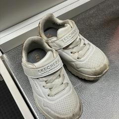 Sko Skechers, som rapportert av IKEA Slependen ved bruk av iLost