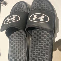 Kapcie Black, zgłoszono przez MEININGER Hotel Bruxelles Gare du Midi przy użyciu iLost