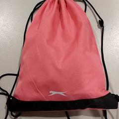 Borsa da ginnastica Roze, come riportato da Regio Oost-Vlaanderen utilizzando iLost