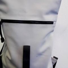 Mochila, segundo informou Hermes Eindhoven usando iLost