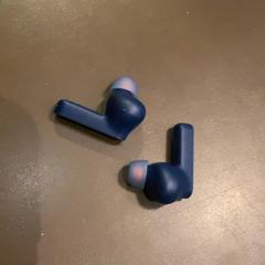 Earpods Black, zoals gemeld door MEININGER Hotel Brussels City Center met iLost