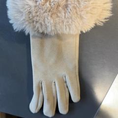 İLost kullanarak Burgers' Zoo tarafından bildirildiği gibi Eldiven Crèmekleurig met bont randje