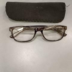 Estuche para gafas con gafas, ha sido reportado por Qbuzz GD Groningen HS con iLost
