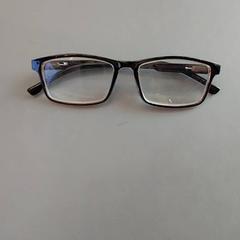 Lunettes Noir, a été signalé par IKEA Nantes utilisant iLost