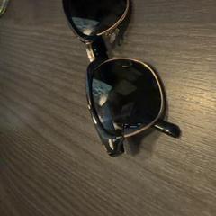 Sonnenbrille, gemeldet von Van der Valk Hotel Houten über iLost