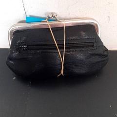 Carteira Onv L. Hofman, como reportado por Qbuzz servicepunt  Emmen utilizando o iLost