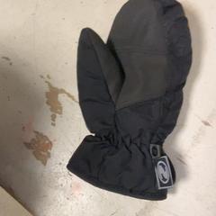 Rękawiczki, zgłoszono przez Artis przy użyciu iLost