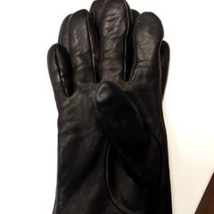 Kesztyű, amint azt Qbuzz ZHN az iLost segítségével jelentette.