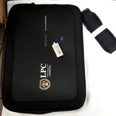 Laptoptasche, gemeldet von Inntel Hotels Amsterdam Centre über iLost