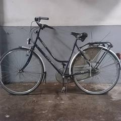 レディースバイク Novy-Volendam Donker blauw がiLostで Fietsdepot Hasselt によって報告されました