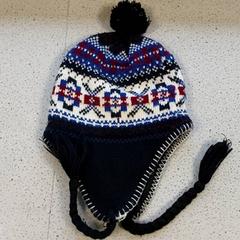 Kleding Muts, jak nahlášeno Centraal magazijn pomocí iLost