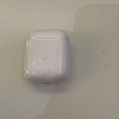 Funda para airpods, segundo informou MEININGER Hotel Berlin East Side Gallary usando iLost