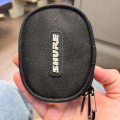 Tasje SHURE met snoertjes, som rapportert til iLost