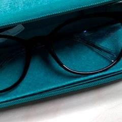 Brillenkoker met bril, zoals gemeld door IKEA Gent met iLost