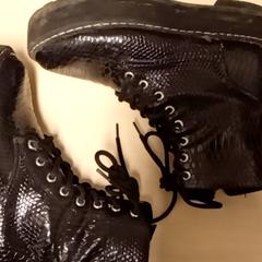 Bota & Boty Black, jak nahlášeno Mövenpick Hotel Amsterdam City Centre pomocí iLost