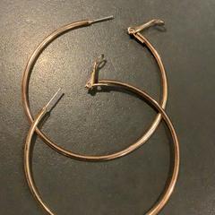 Earring, come riportato da MEININGER Hotel Bordeaux Gare Saint-Jean utilizzando iLost