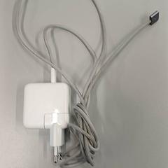 شاحن macbook macbook lader، كما تم الإبلاغ عنه بواسطة Heidelberglaan 15 عبر iLost