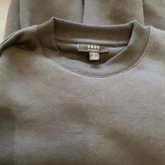 Pulóver Grey, amint azt MEININGER Hotel Leipzig Hauptbahnhof az iLost segítségével jelentette.