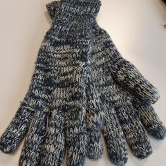 Handschoenen grof gebreid, zoals gemeld door Connexxion Zeeuws-Vlaanderen met iLost