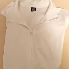 Koszule, zgłoszono przez Mövenpick Hotel Amsterdam City Centre przy użyciu iLost