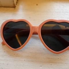 Gafas de sol Roze hartjes, segundo informou DierenPark Amersfoort usando iLost