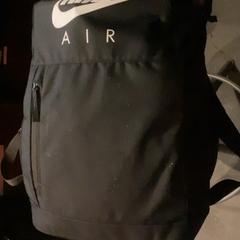 Bag, som rapportert av MEININGER Hotel Brussels City Center ved bruk av iLost