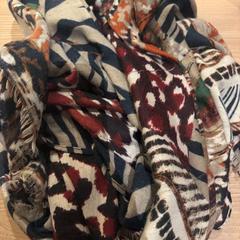 Šátek Gekleurd met print, jak nahlášeno Van der Valk Hotel Deventer pomocí iLost