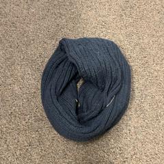 Snood Donkerblauw, segundo informou Burgers' Zoo usando iLost