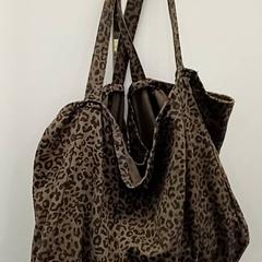 Borsa bruin, come riportato da Qbuzz GD Groningen HS utilizzando iLost