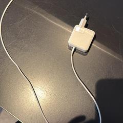 Ładowarka Iphone snellader, zgłoszono przez Van der Valk Hotel Deventer przy użyciu iLost