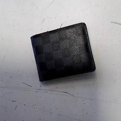 지갑(하위 카테고리), iLost를 사용하여 Hermes Eindhoven에 보고됨