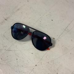 Sunglasses Zwart met rood, as reported by Artis using iLost