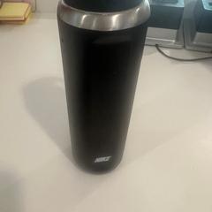 ウォーターボトル Zwart がiLostで TU/e - Receptie Atlas によって報告されました