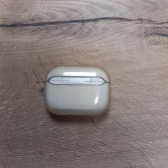 Estuche de airpods, ha sido reportado por Pouw Vervoer con iLost