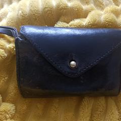 Brown Wallet Dirks, come riportato a iLost
