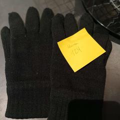 手袋 black がiLostで Conscious Hotel Westerpark によって報告されました