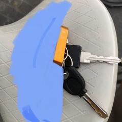 fietssleutels bij bushalte Korianderstraat, gerapporteerd met iLost