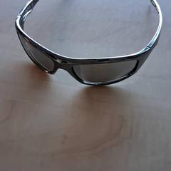 Des lunettes de soleil, a été signalé par Blauwnet Zwolle utilisant iLost