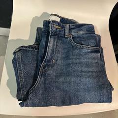 Jeans bluu washed, a été signalé par Room Mate Bruno utilisant iLost