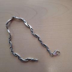 Bracelet zilveren armband, a été signalé par Alrijne Leiderdorp utilisant iLost
