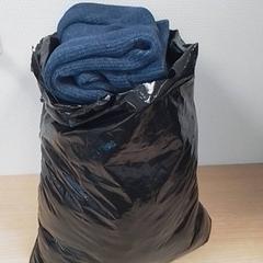 Zak Met kleding، كما تم الإبلاغ عنه بواسطة Qbuzz Fryslân عبر iLost