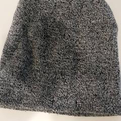 Ropa - Muts Grijs, ha sido reportado por Regio West-Vlaanderen con iLost