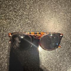 Zonnebril, zoals gemeld door Hotel Van der Valk Harderwijk op de Veluwe met iLost