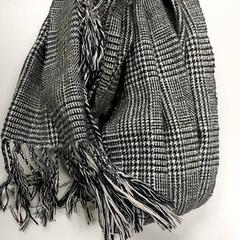 Ropa - Sjaal Grijs, ha sido reportado por Regio West-Vlaanderen con iLost